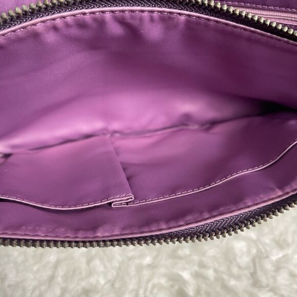 Coach Kristin Studded Clutch crackled
Metallic Aubergine leather. - Picture 7 of 9